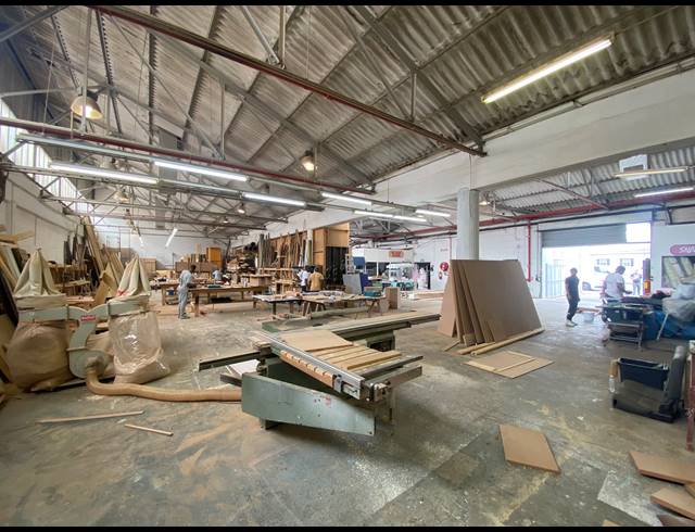 900M² WAREHOUSE TO LET IN PAARDEN EILAND